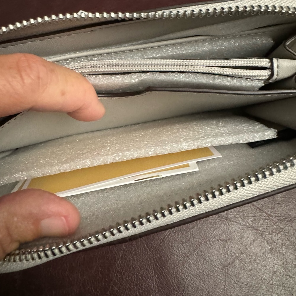 Michael Kors wallet - Picture 6 of 7